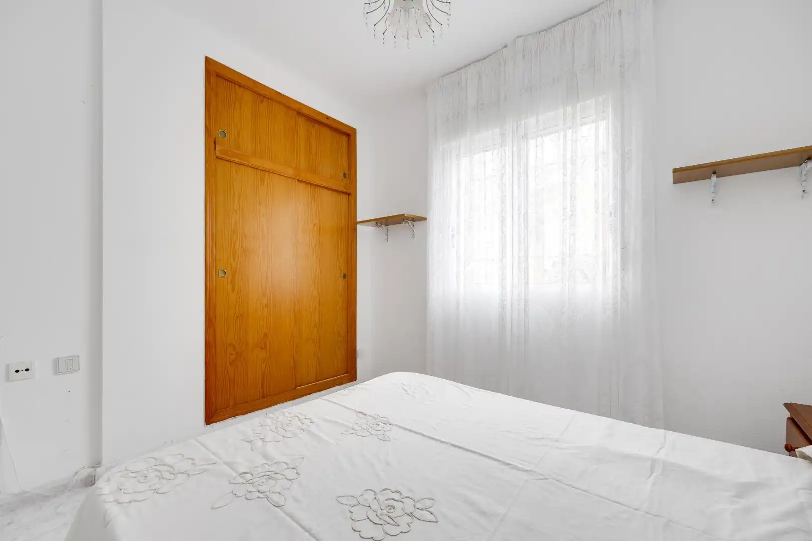 Dormitori de Apartament en venda en Torrevieja amb Aire condicionat, Jardí privat i Terrassa