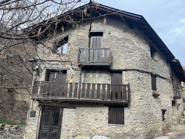Vista exterior de Finca rústica en venda en La Guingueta d'Àneu amb Moblat