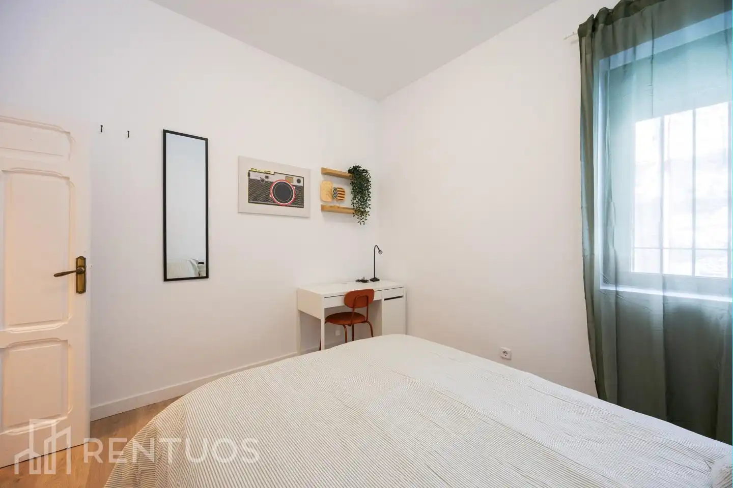Schlafzimmer von Erdgeschoss zur Miete in Madrid mit Heizung, Parkett und Möbliert