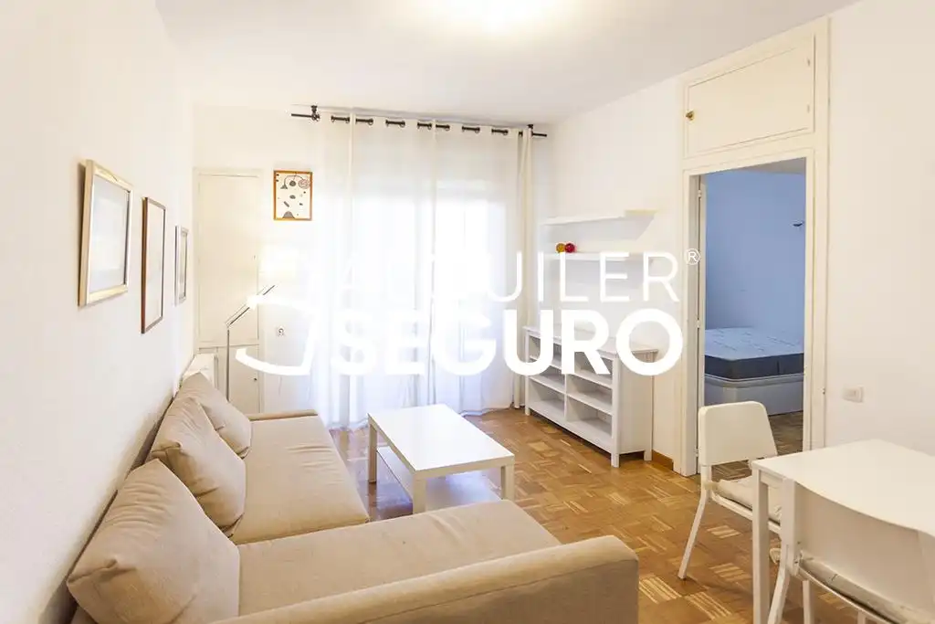Bedroom of Flat for rent in Madrid  with Heating, Terrace and Furnished