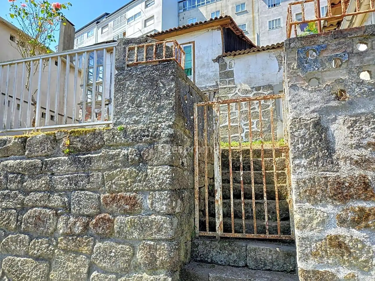 Vista exterior de Casa o xalet en venda en Castro Caldelas amb Jardí privat i Balcó