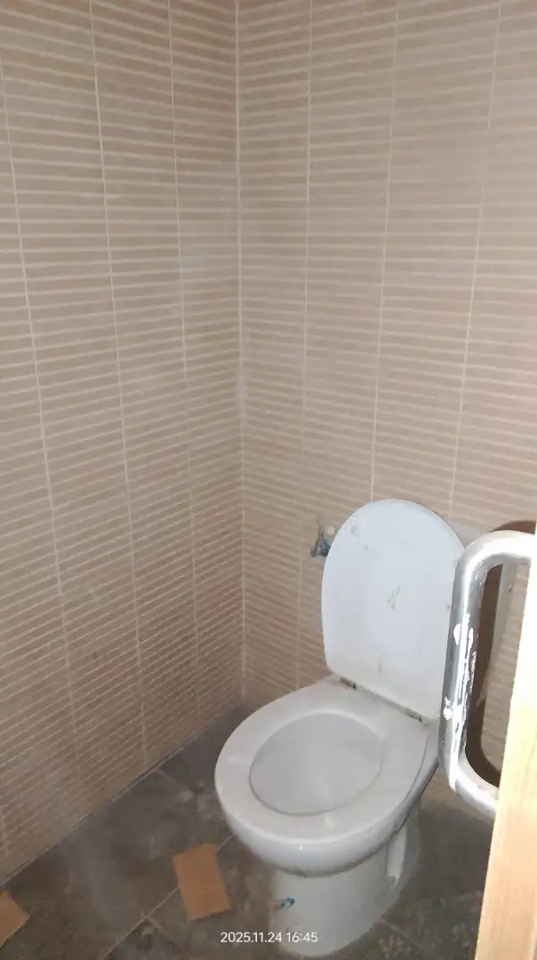 Baño de Local de alquiler en Badalona