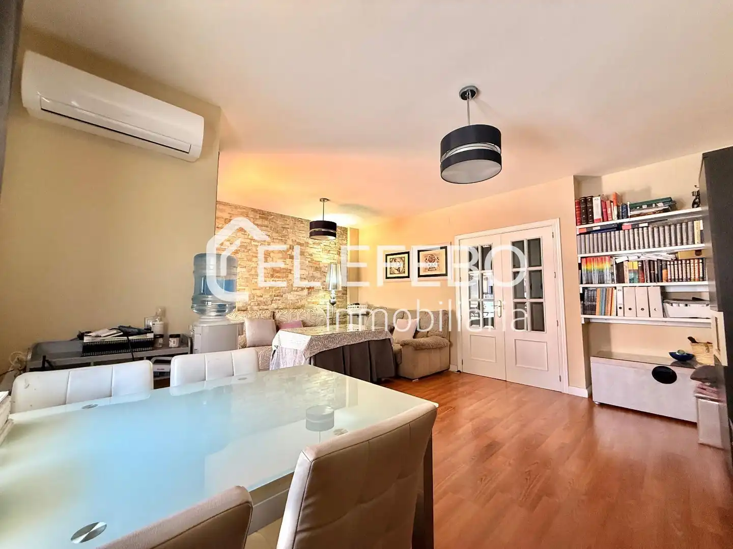 Sala de estar de Casa adosada en venta en Antequera con Aire acondicionado, Calefacción y Parquet