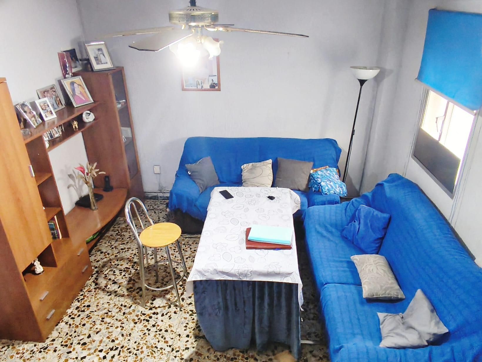 Sala d'estar de Casa adosada en venda en  Sevilla Capital amb Aire condicionat