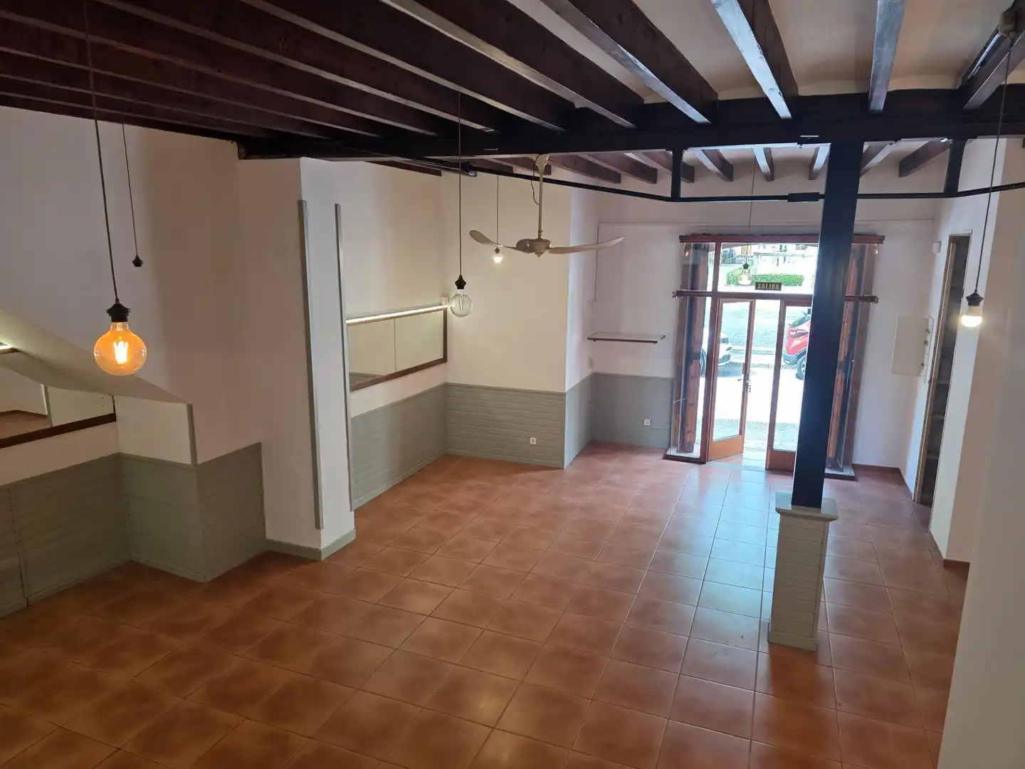 Commercial properties for rent in Plaça Església, Binissalem