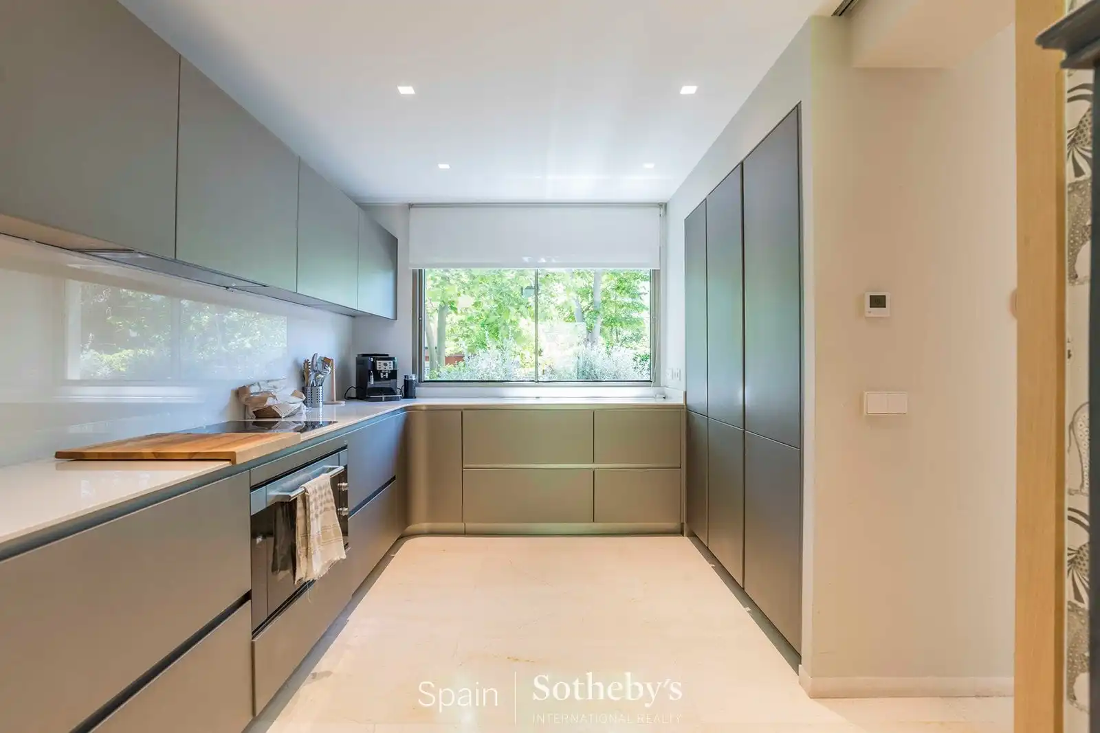 Cocina de Casa adosada en venta en Madrid con Aire acondicionado, Calefacción y Jardín privado