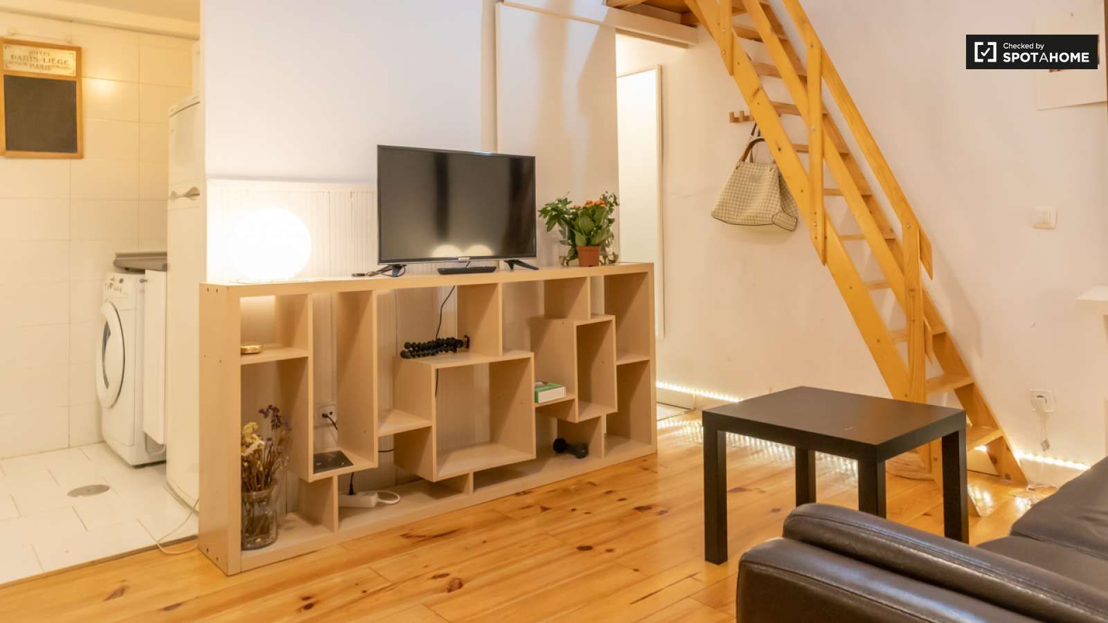 Living room of Apartment to share in  Madrid Capital  with Air Conditioner, Heating and Terrace