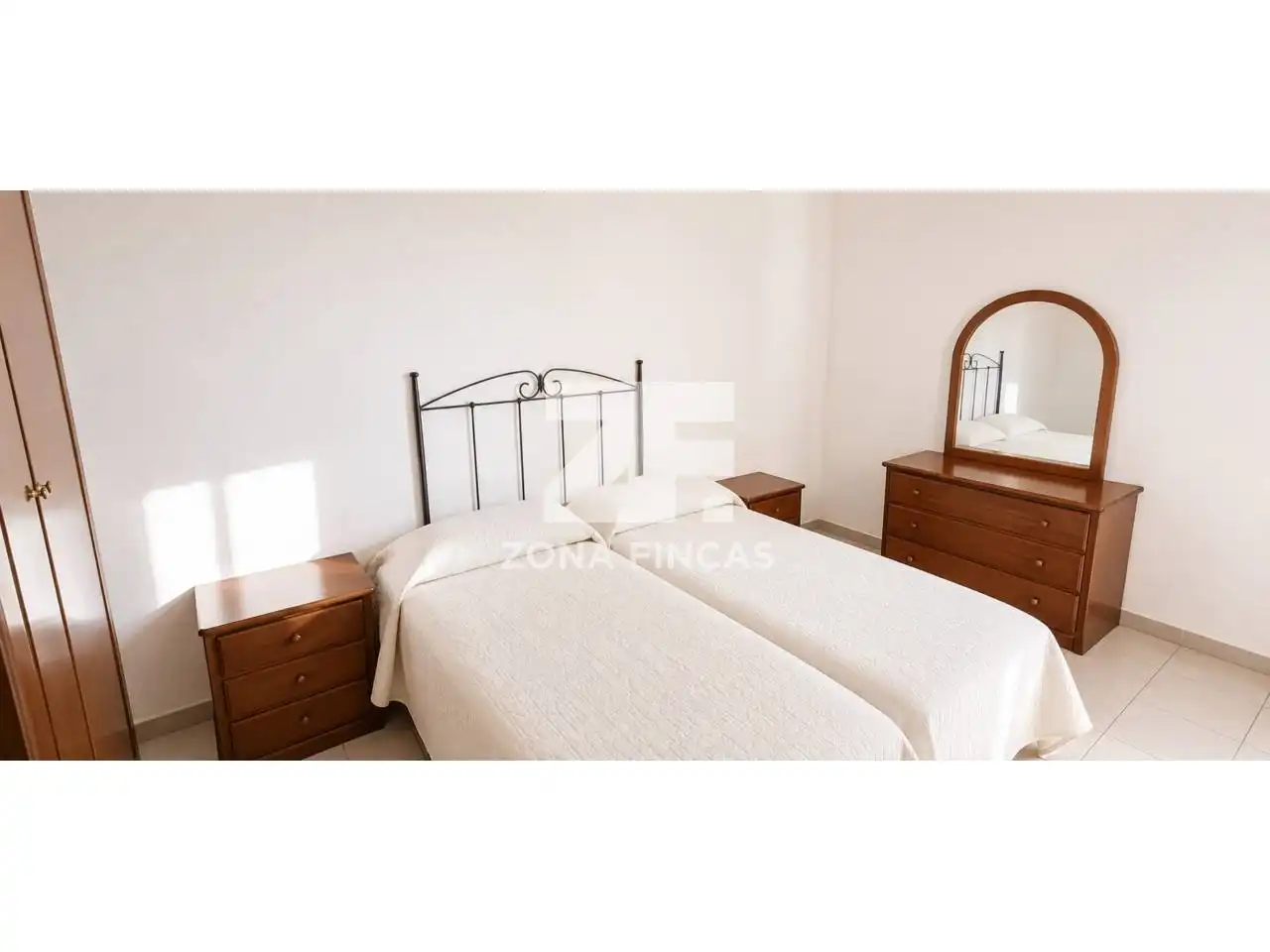 Dormitori de Casa o xalet en venda en Santa Coloma de Gramenet amb Terrassa