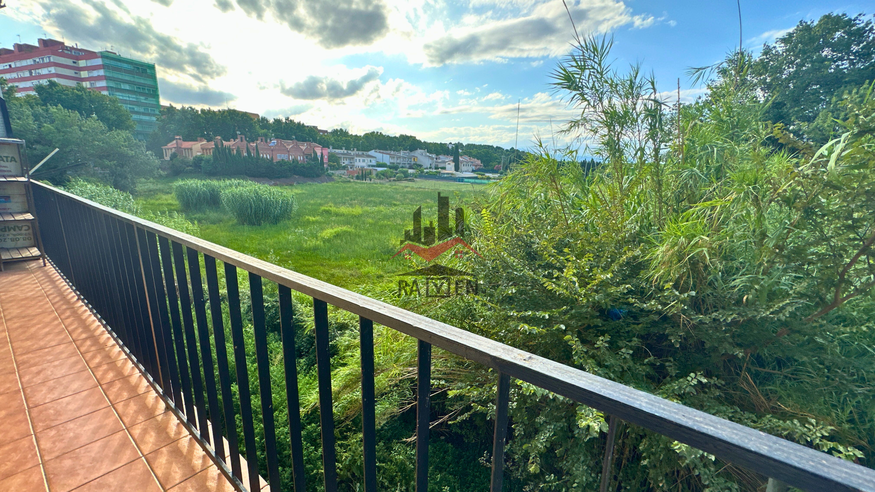 Flat for sale in Pení, Eixample - Horta Capallera