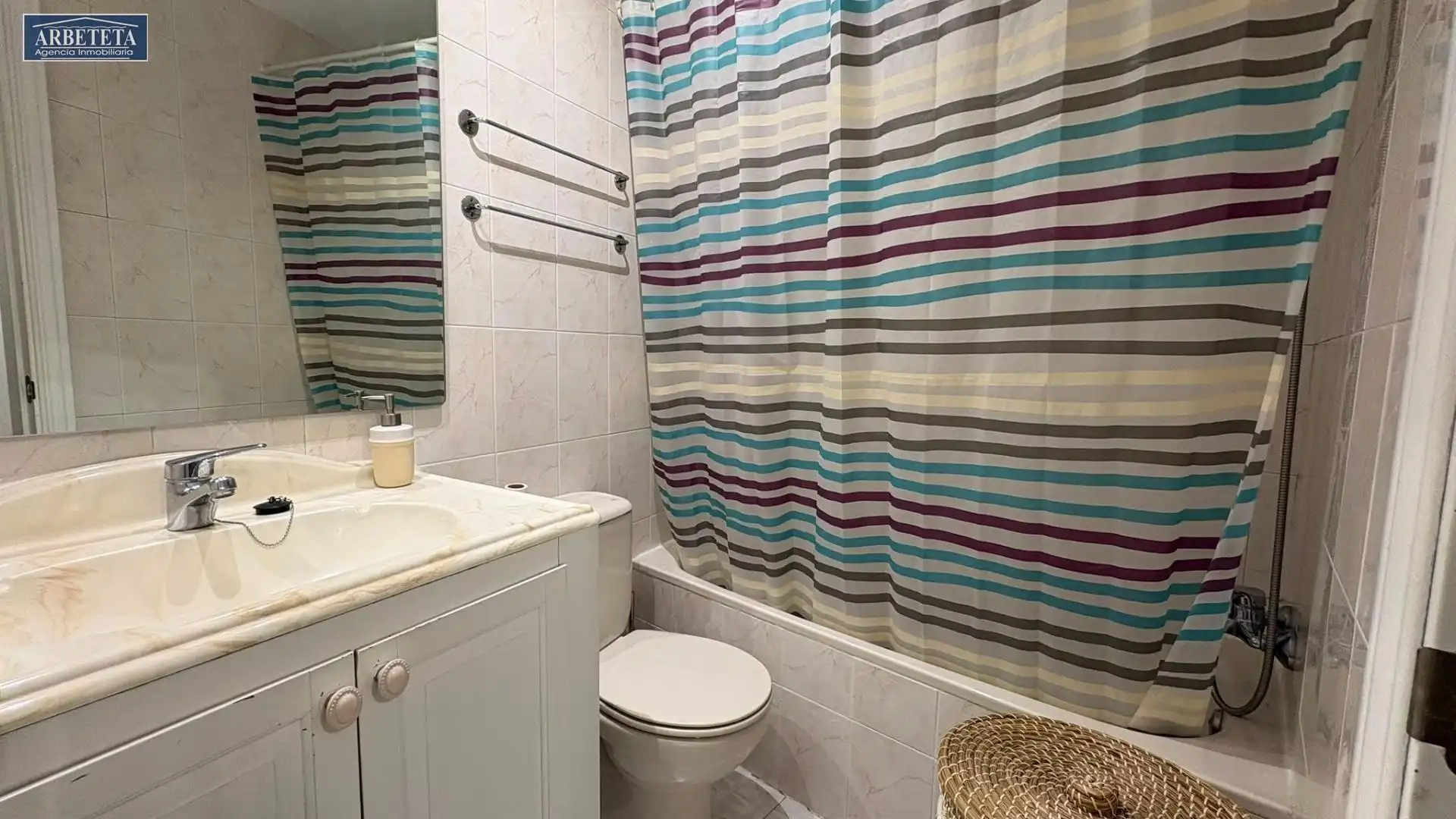 Baño de Apartamento en venta en Guadalajara con Calefacción, Terraza y Trastero
