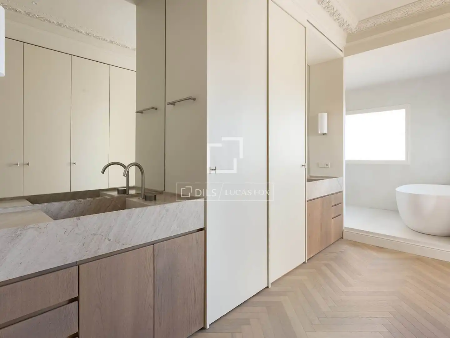 Bathroom of Attic for sale in Barcelona  with Air Conditioner, Heating and Parquet flooring