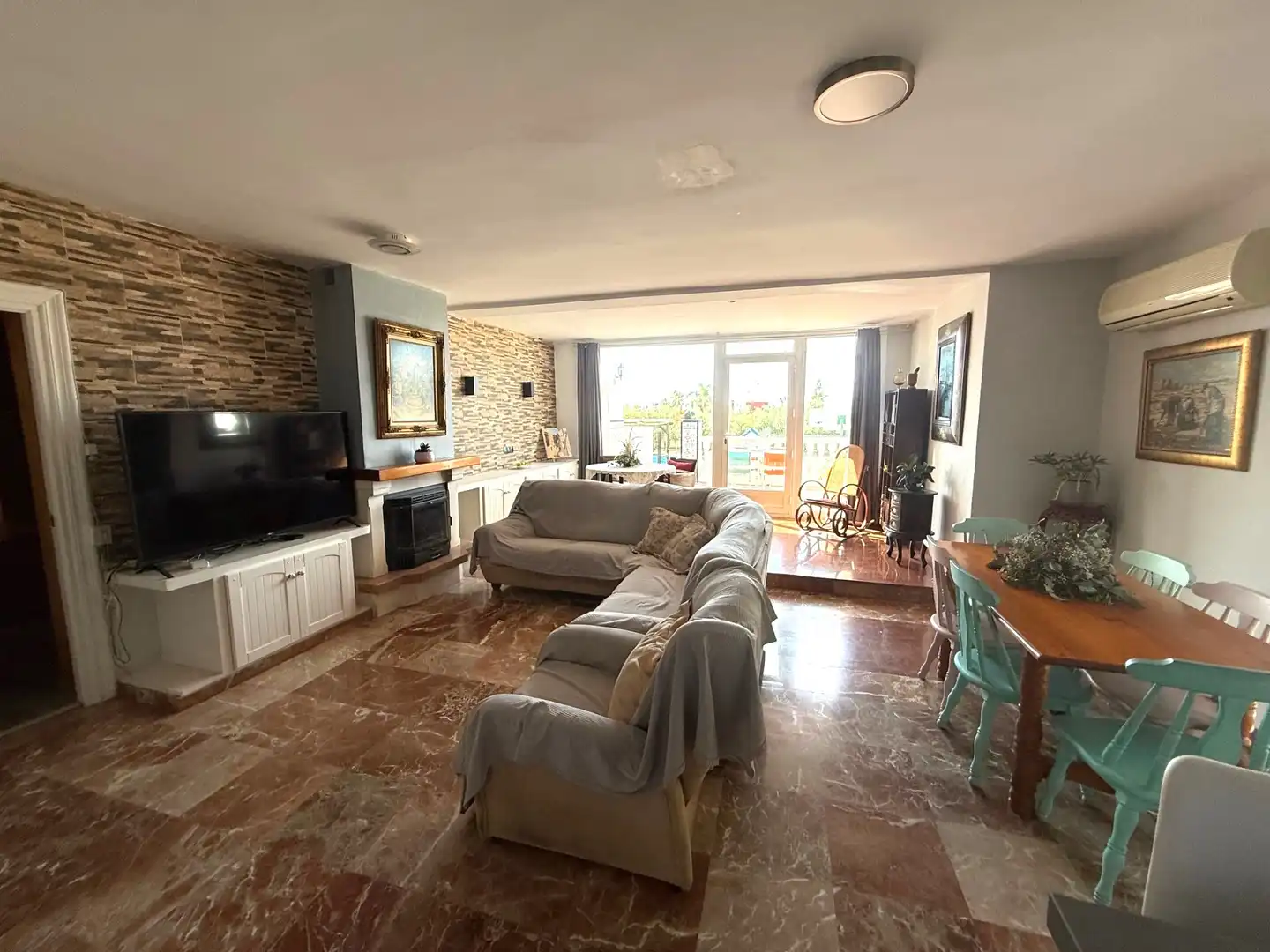 Sala de estar de Casa o chalet en venta en Almería con Aire acondicionado, Jardín privado y Terraza