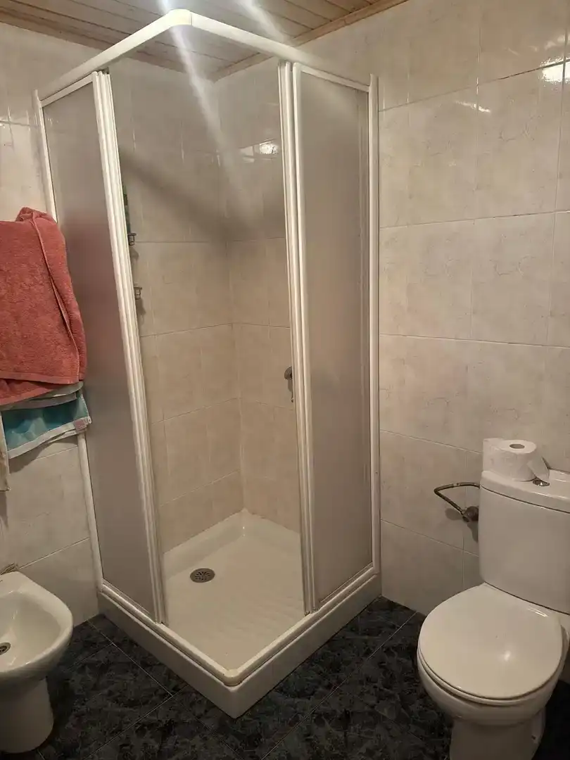 Bany de Casa adosada en venda en As Nogais  amb Jardí privat, Traster i Moblat
