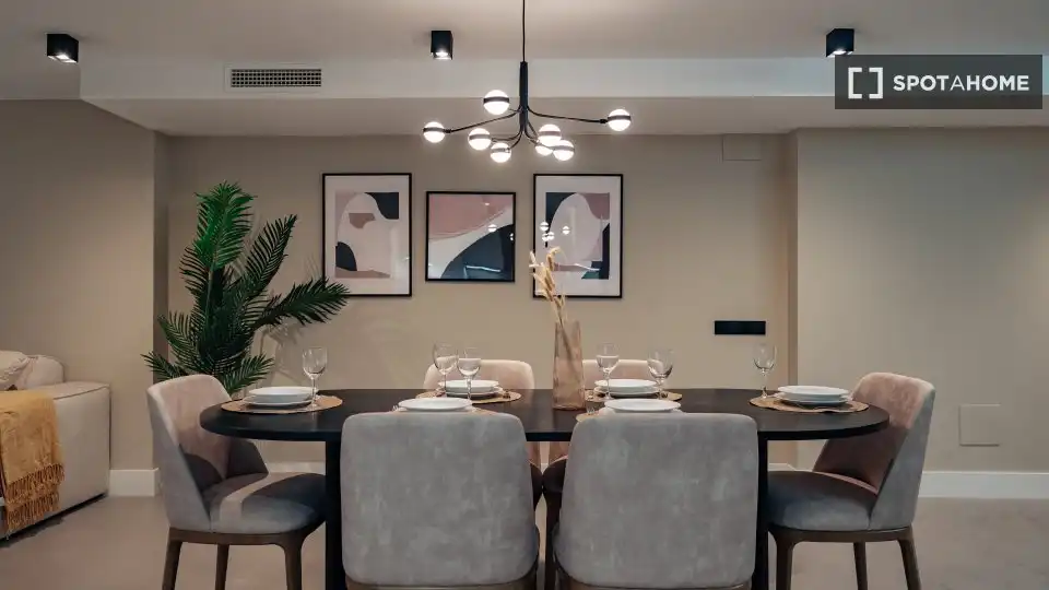 Comedor de Piso de alquiler en Barcelona con Aire acondicionado, Calefacción y Amueblado
