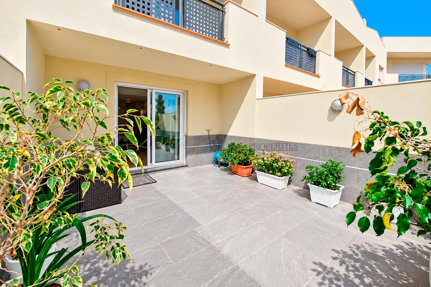 Casa con piscina en venta en Calle Beirut, imagen 3