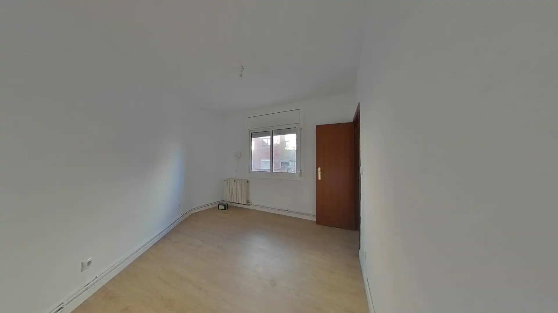 Habitación de Piso en venta en L'Hospitalet de Llobregat con Parquet y Balcón