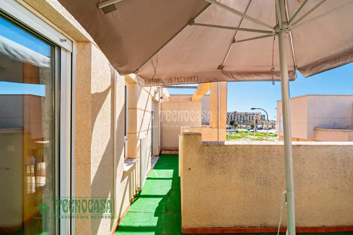 Vista exterior de Casa adosada en venda en El Ejido amb Aire condicionat, Calefacció i Terrassa