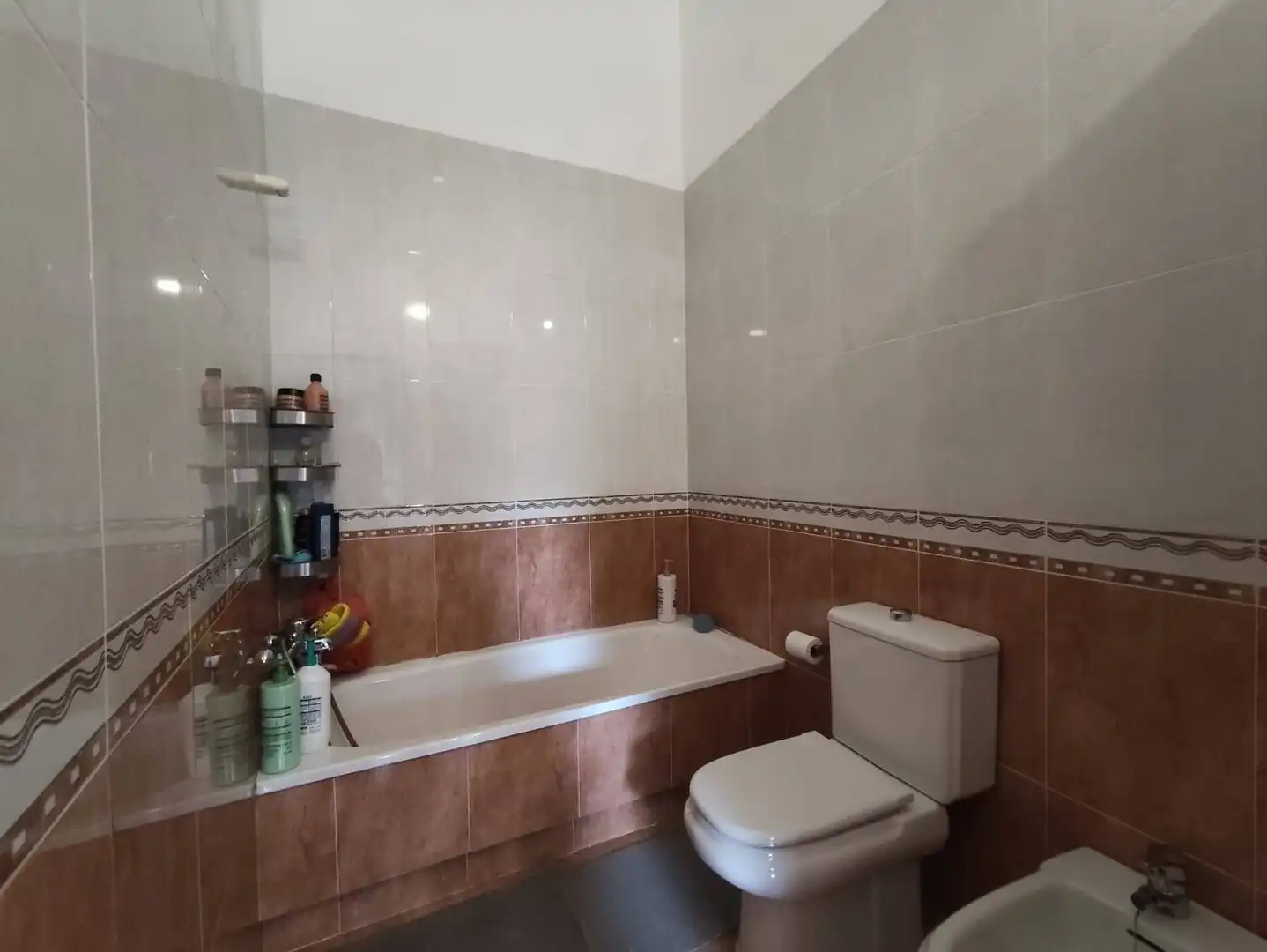 Baño de Casa adosada en venta en Teo con Calefacción, Jardín privado y Terraza