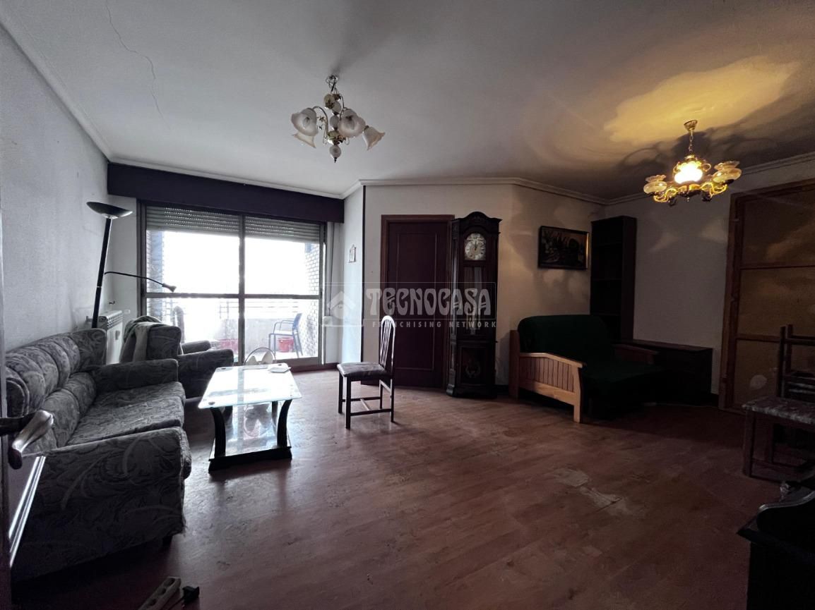 Living room of Flat for sale in Valladolid Capital  with Heating, Terrace and Balcony