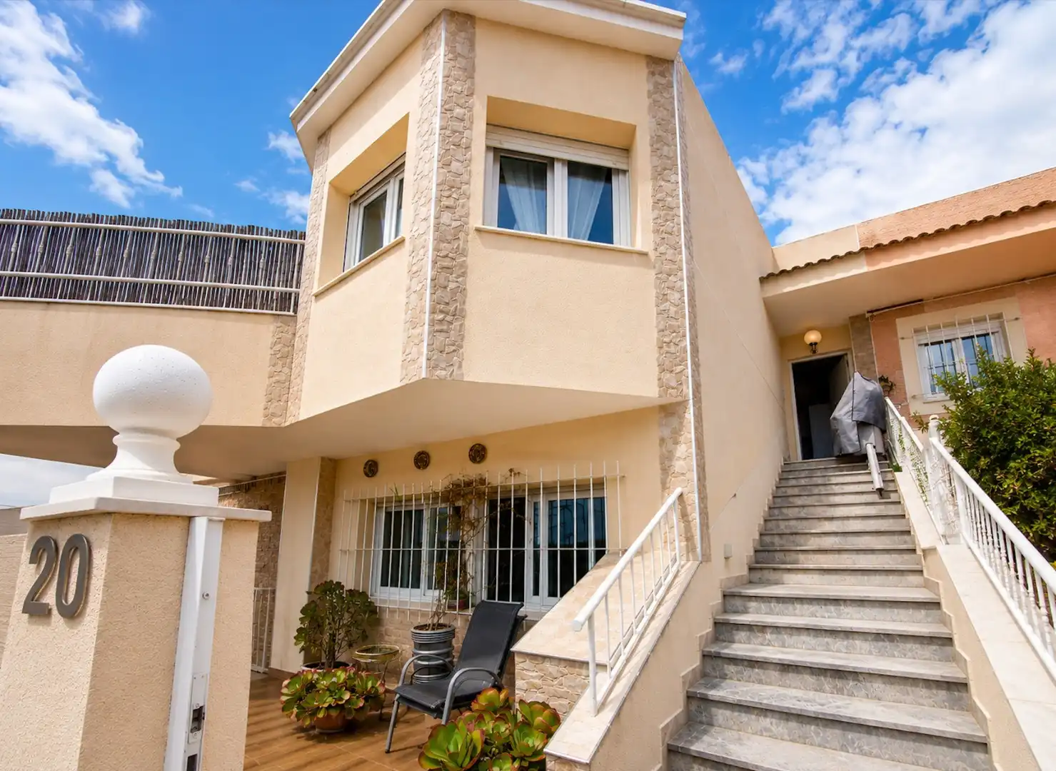 Vista exterior de Casa o chalet en venta en San Pedro del Pinatar con Aire acondicionado, Calefacción y Parquet