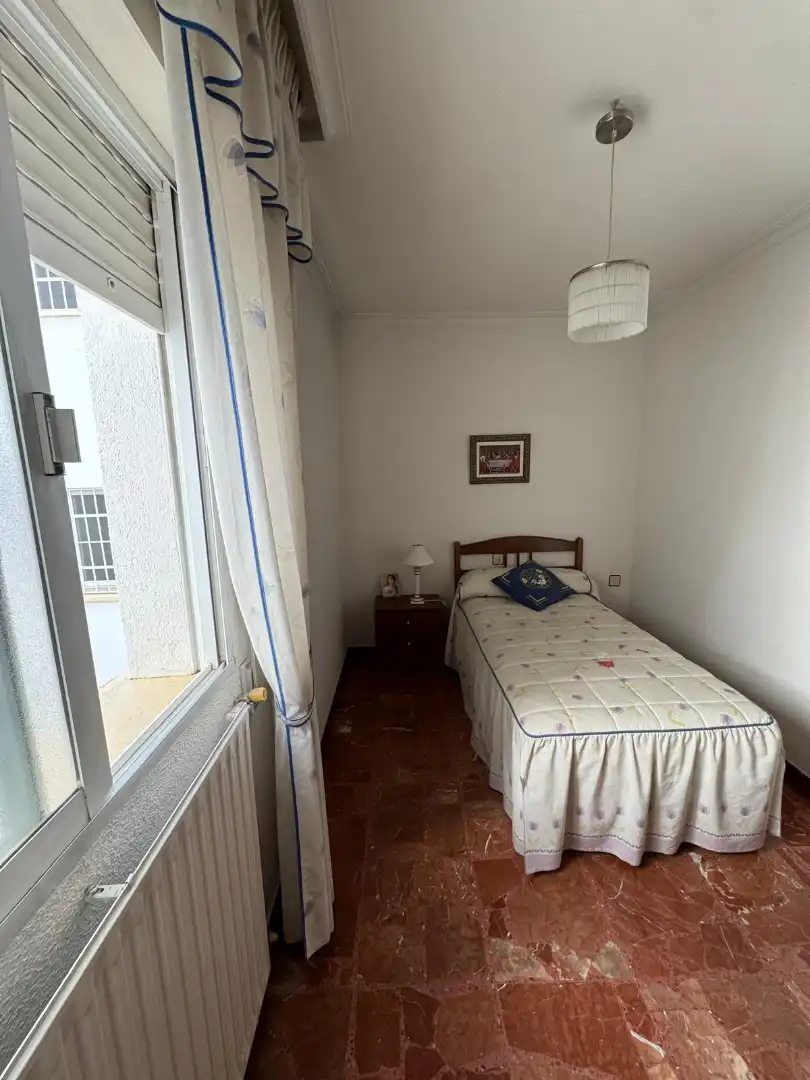 Dormitori de Pis de lloguer en Puertollano amb Aire condicionat, Calefacció i Moblat