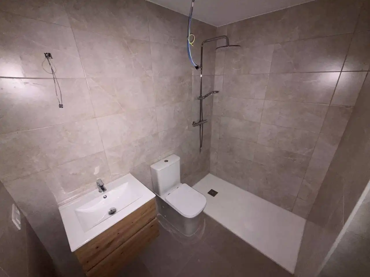 Bany de Pis en venda en Lucena amb Aire condicionat, Traster i Balcó