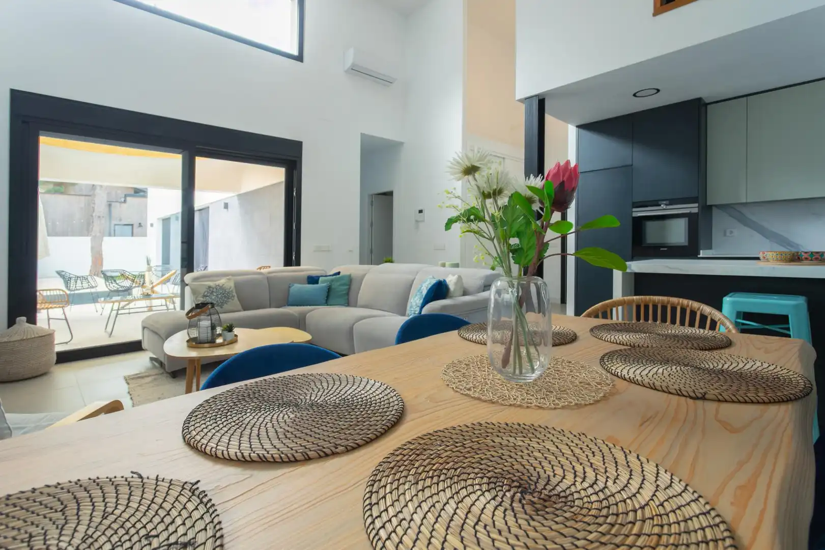 Sala d'estar de Casa o xalet en venda en Chiclana de la Frontera amb Jardí privat, Terrassa i Piscina
