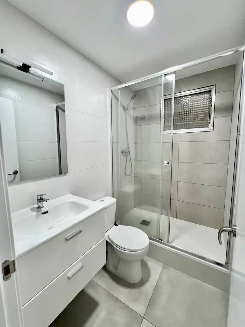 Bathroom of Flat for sale in Terrassa  with Balcony and Alarm