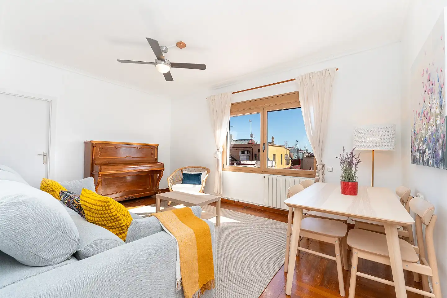 Sala de estar de Ático en venta en Barcelona con Aire acondicionado, Calefacción y Parquet