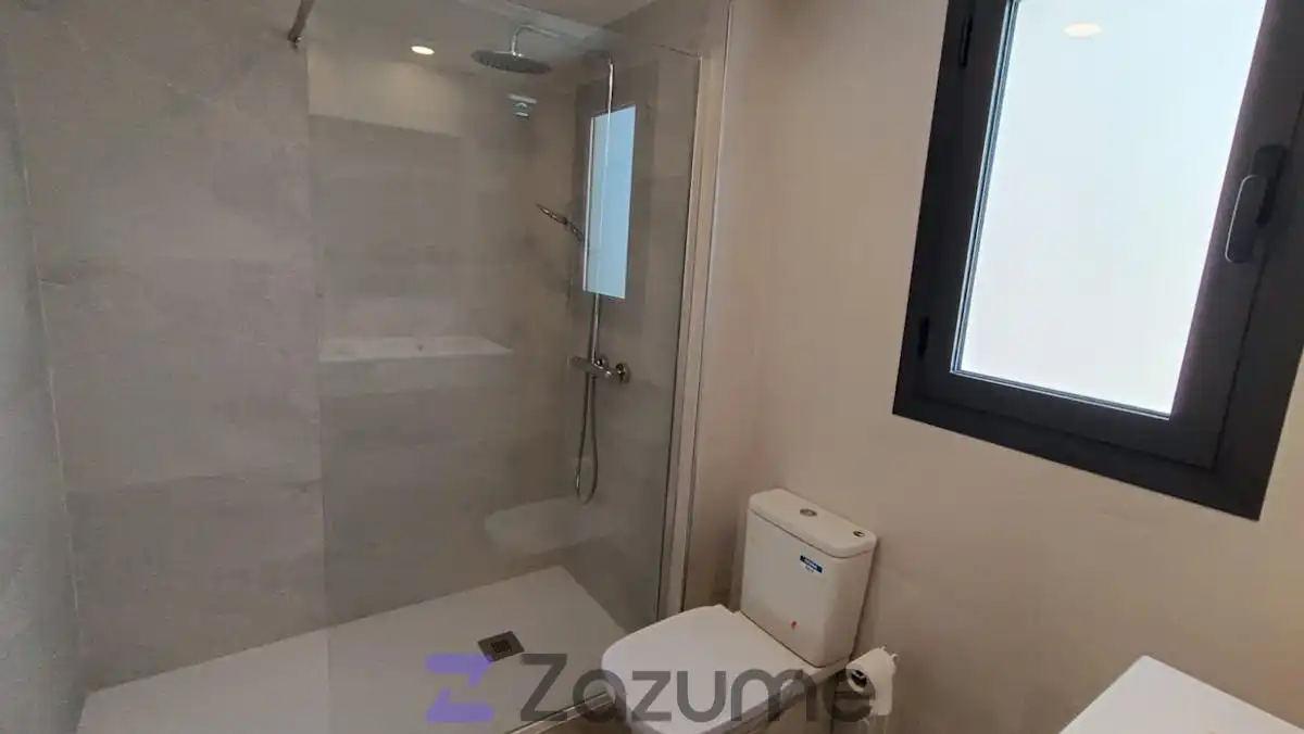 Baño de Piso de alquiler en Benalmádena con Aire acondicionado, Parquet y Terraza