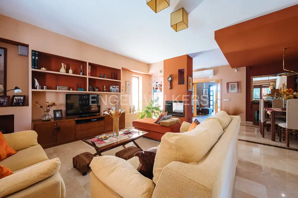 Sala de estar de Casa o chalet en venta en Bormujos con Aire acondicionado, Calefacción y Jardín privado