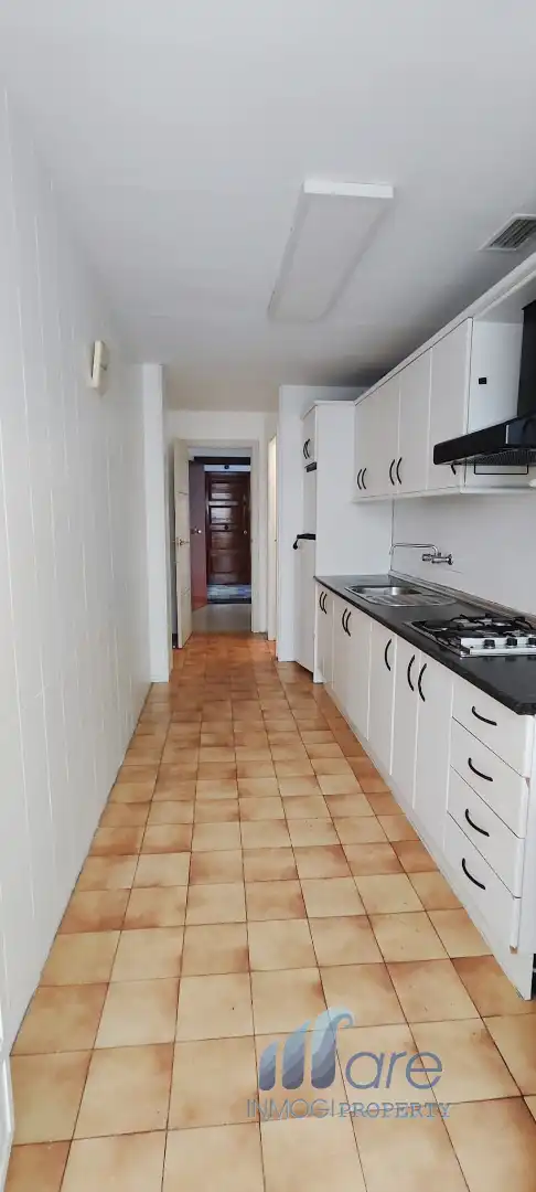 Küche von Wohnung zum Verkauf in Granada mit Klimaanlage, Privatgarten und Terrasse