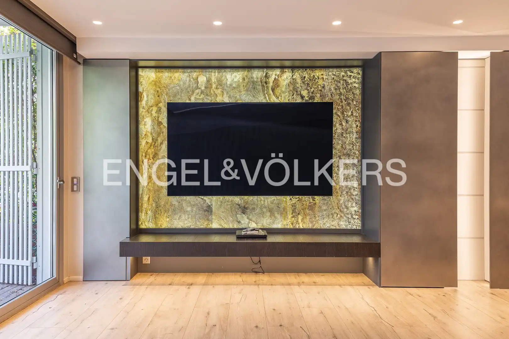 Sala d'estar de Casa o xalet en venda en Barcelona amb Aire condicionat, Calefacció i Jardí privat