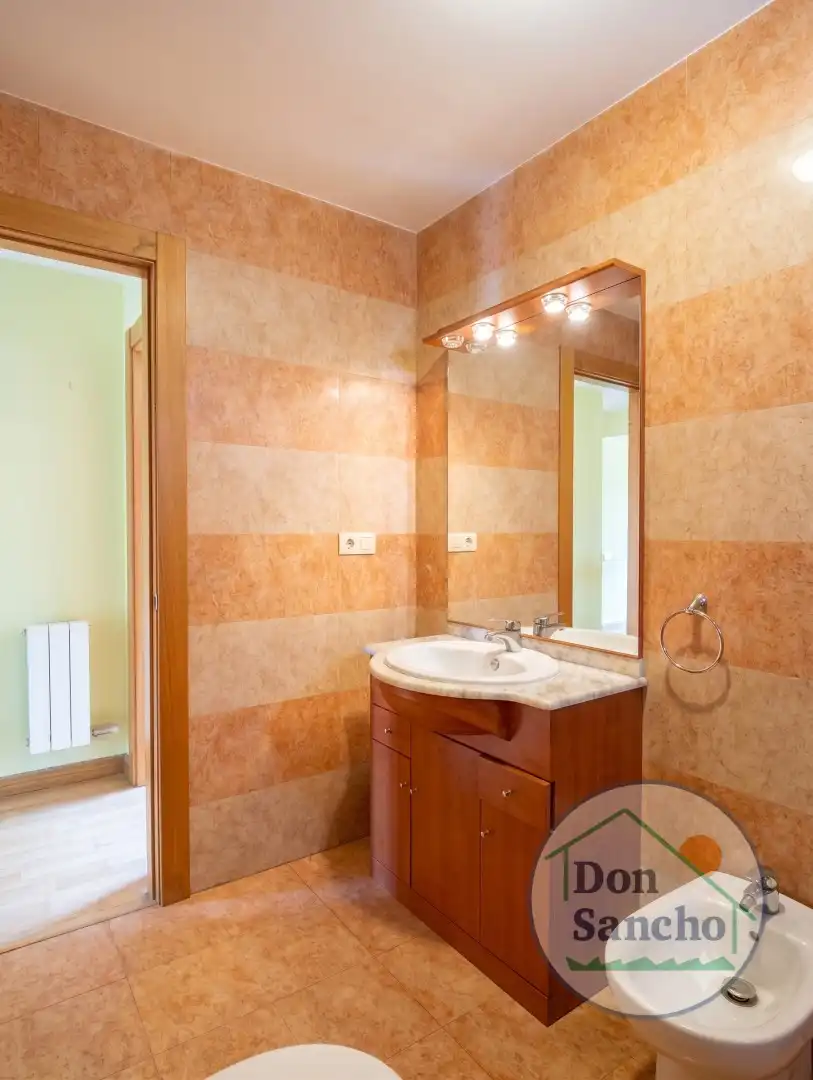 Baño de Casa adosada en venta en Mucientes con Calefacción, Terraza y Balcón