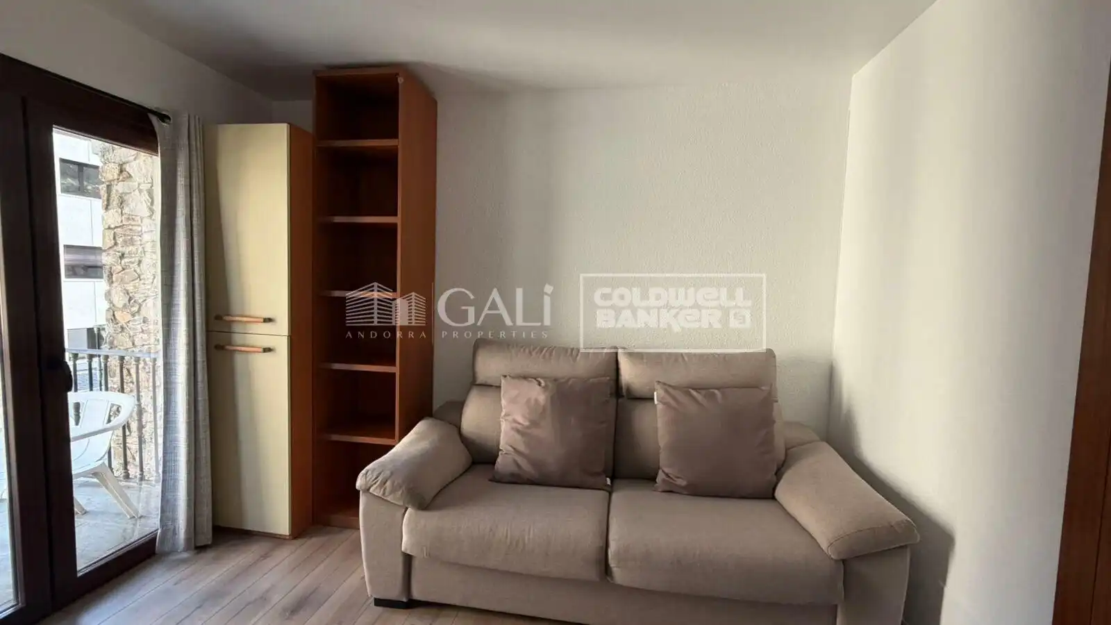 Sala d'estar de Estudi de lloguer en Encamp amb Calefacció, Parquet i Terrassa