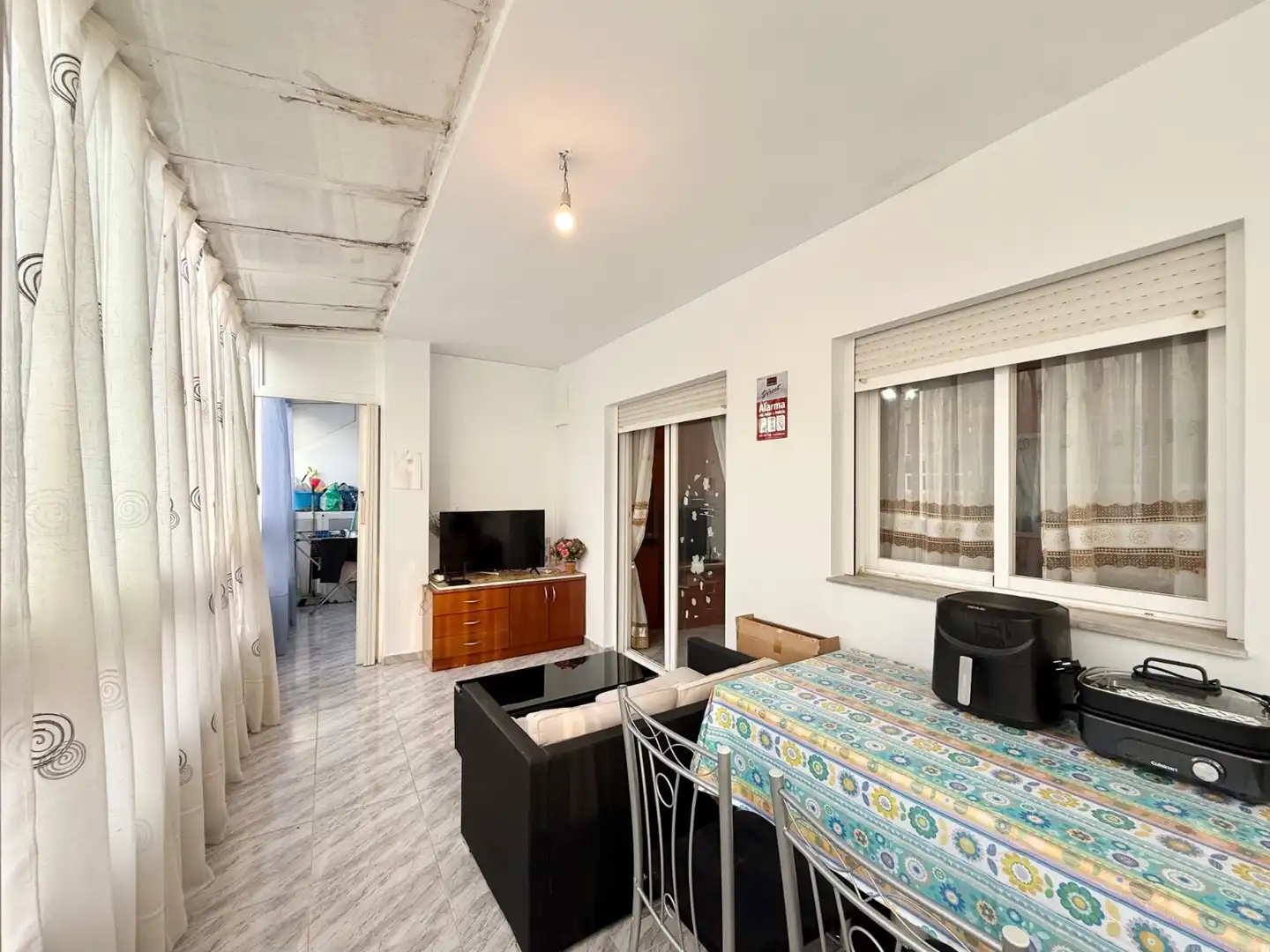 Sala d'estar de Àtic de lloguer en Torrevieja amb Aire condicionat, Calefacció i Moblat
