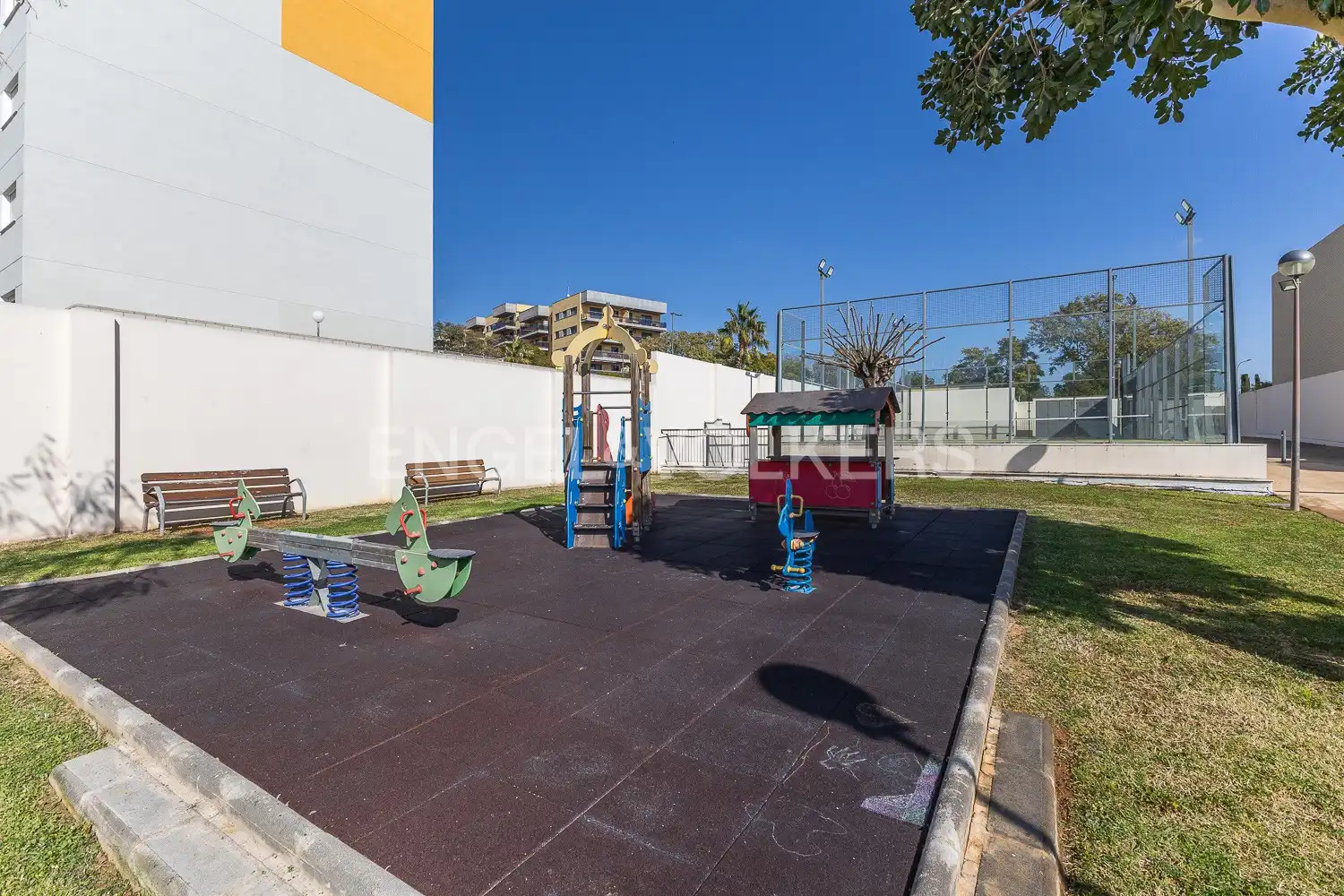 Vista exterior de Casa o xalet en venda en Paterna amb Aire condicionat, Calefacció i Jardí privat