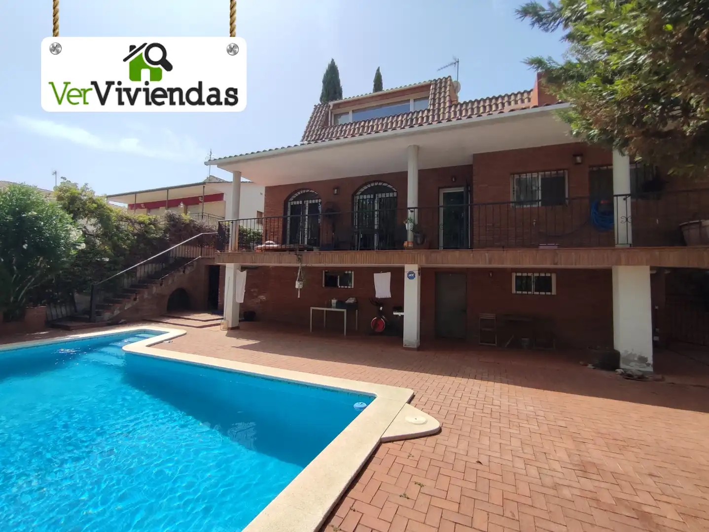 Vista exterior de Casa o xalet en venda en Esparreguera amb Aire condicionat, Calefacció i Jardí privat