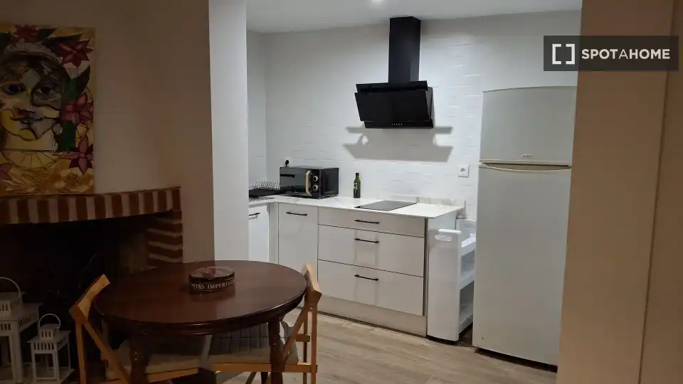 Cuina de Apartament per a compartir en Llíria amb Aire condicionat, Terrassa i Moblat