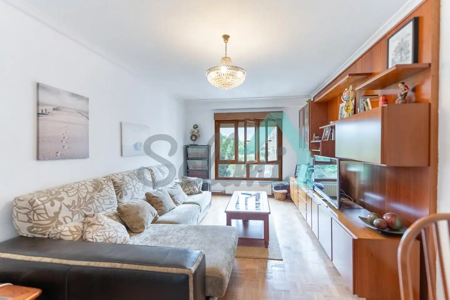 Living room of Flat for rent in Oviedo   with Heating, Parquet flooring and Furnished