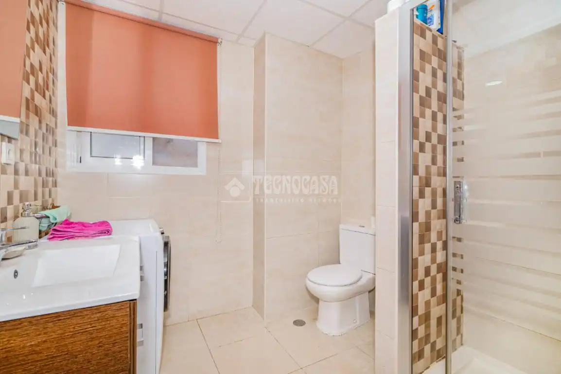 Baño de Piso en venta en Lucena con Aire acondicionado y Calefacción
