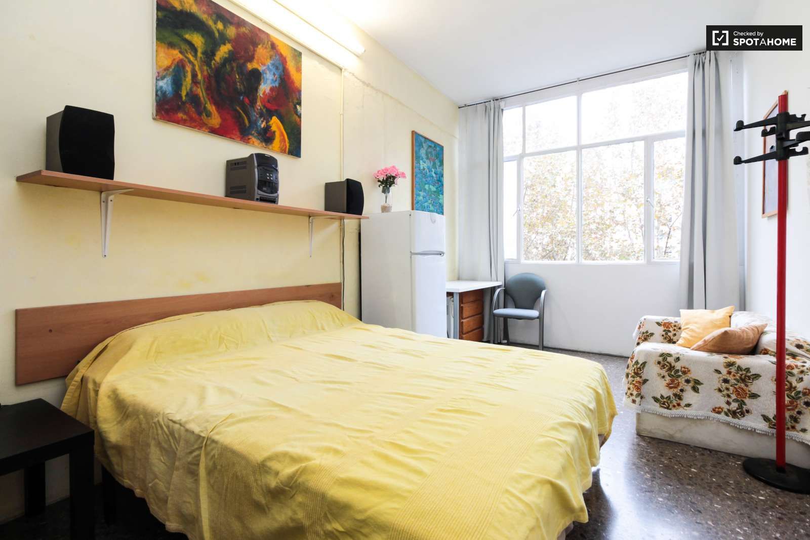 Bedroom of Flat to share in  Barcelona Capital  with Air Conditioner, Heating and Terrace