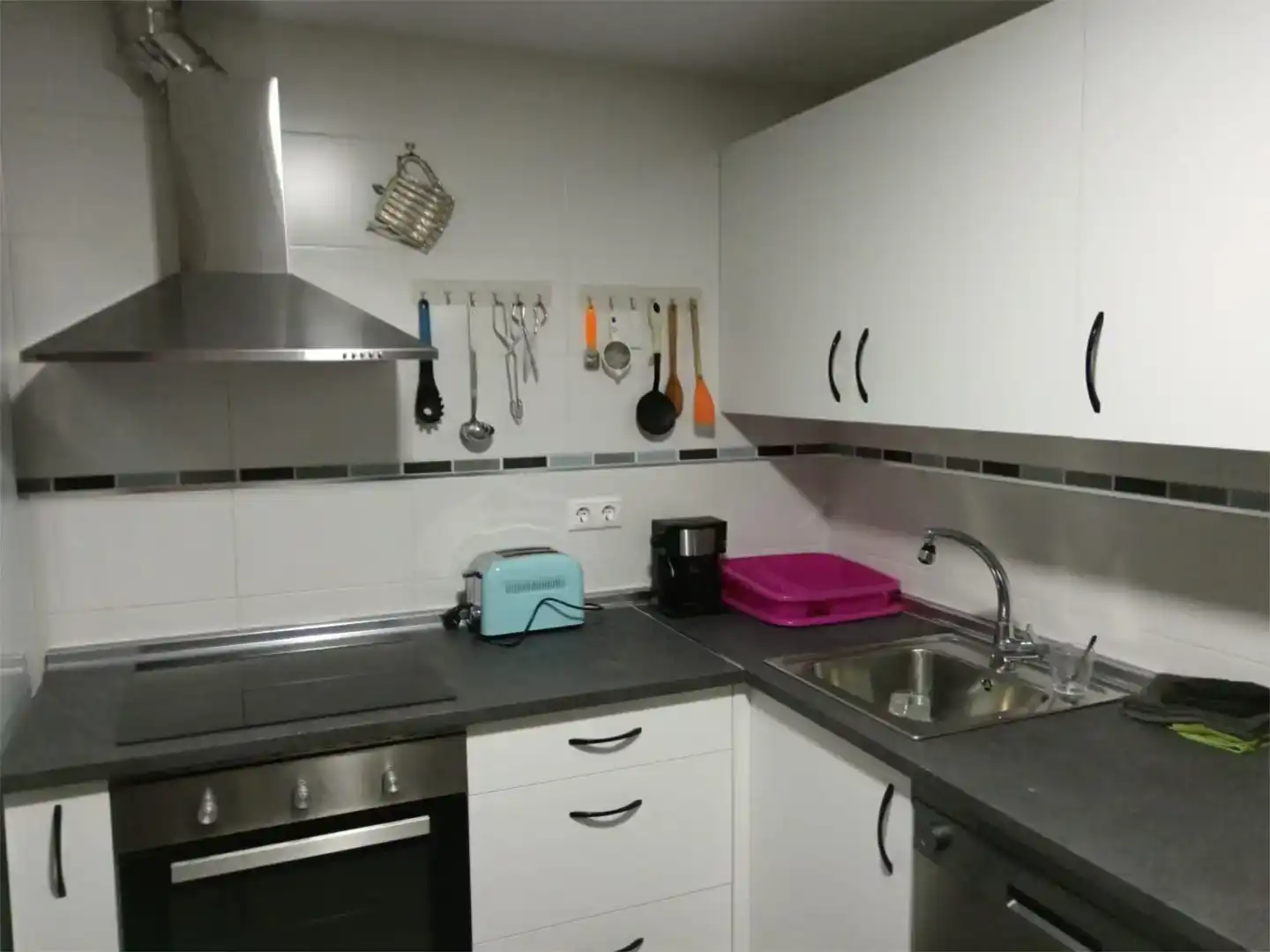Cuina de Casa adosada per a compartir en Soria Capital  amb Traster, Moblat i Forn