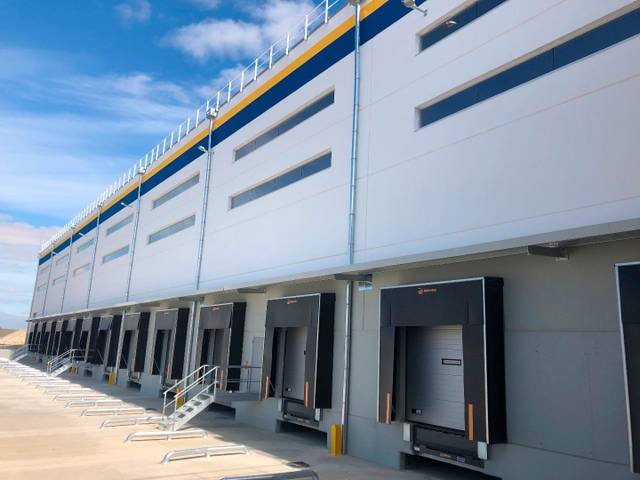 Nave industrial en Alquiler en Calle Manfredonia, 1 en Garrapinillos