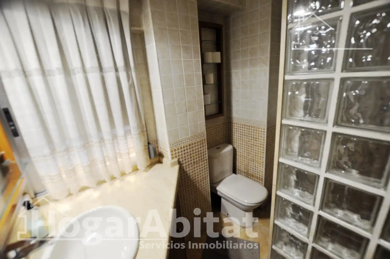 Badezimmer von Wohnung zum Verkauf in Valencia mit Klimaanlage, Parkett und Terrasse