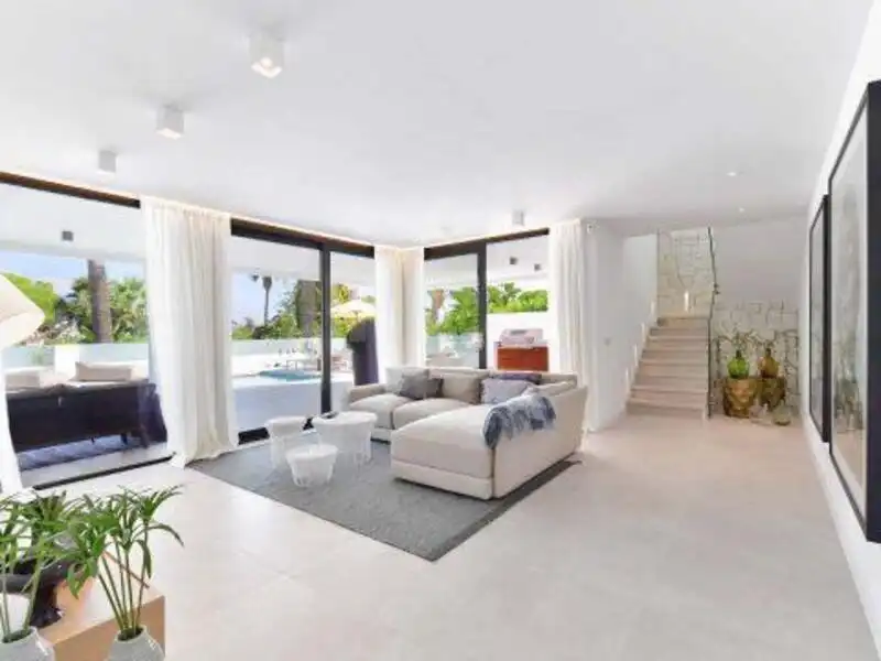 Sala d'estar de Casa o xalet de lloguer en Marbella amb Aire condicionat, Jardí privat i Terrassa