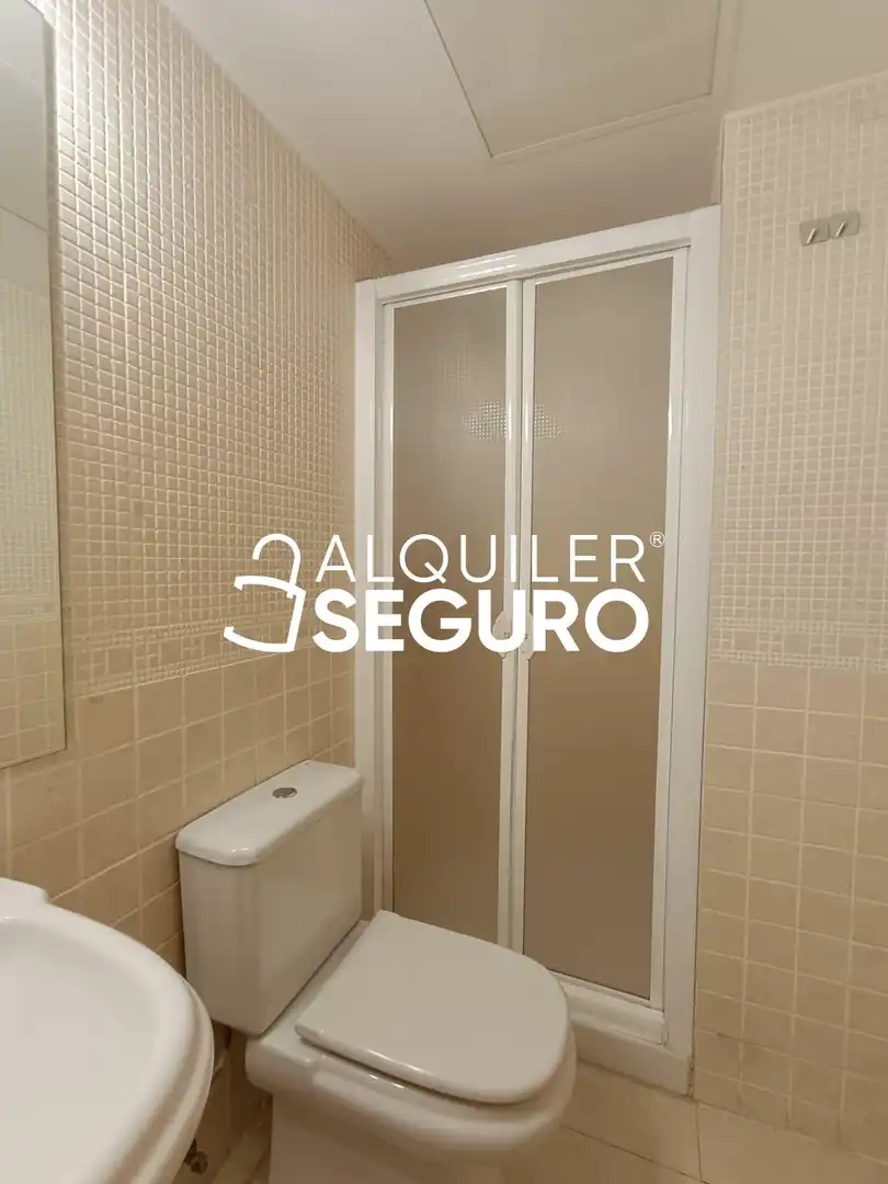 Bathroom of Flat for rent in Parla  with Air Conditioner, Heating and Terrace