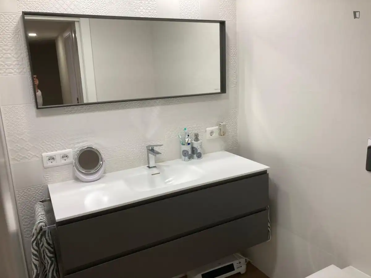 Habitación en El Cónsul - Ciudad Universitaria - El Romeral