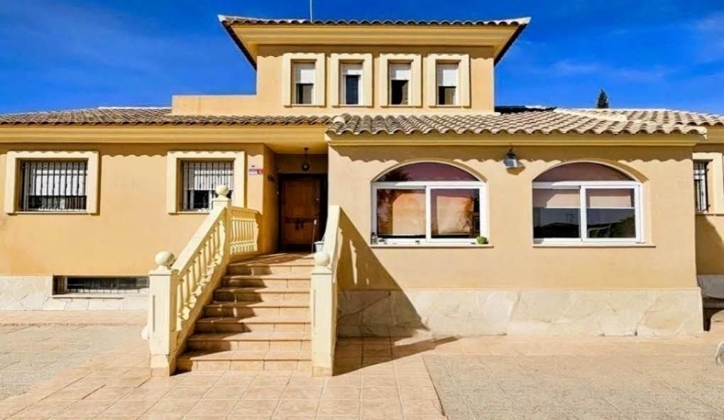 Vista exterior de Casa o xalet en venda en Totana amb Calefacció, Jardí privat i Terrassa