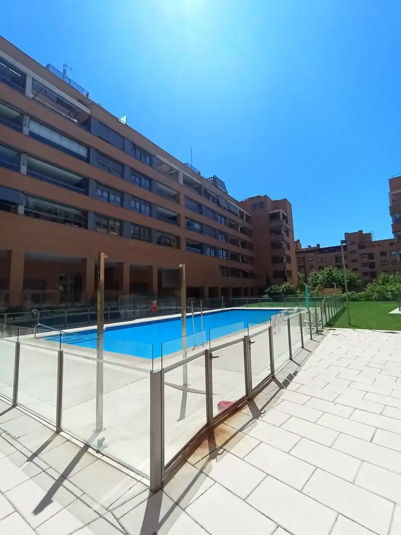 Schwimmbecken von Dachboden zur Miete in Madrid mit Klimaanlage, Heizung und Terrasse